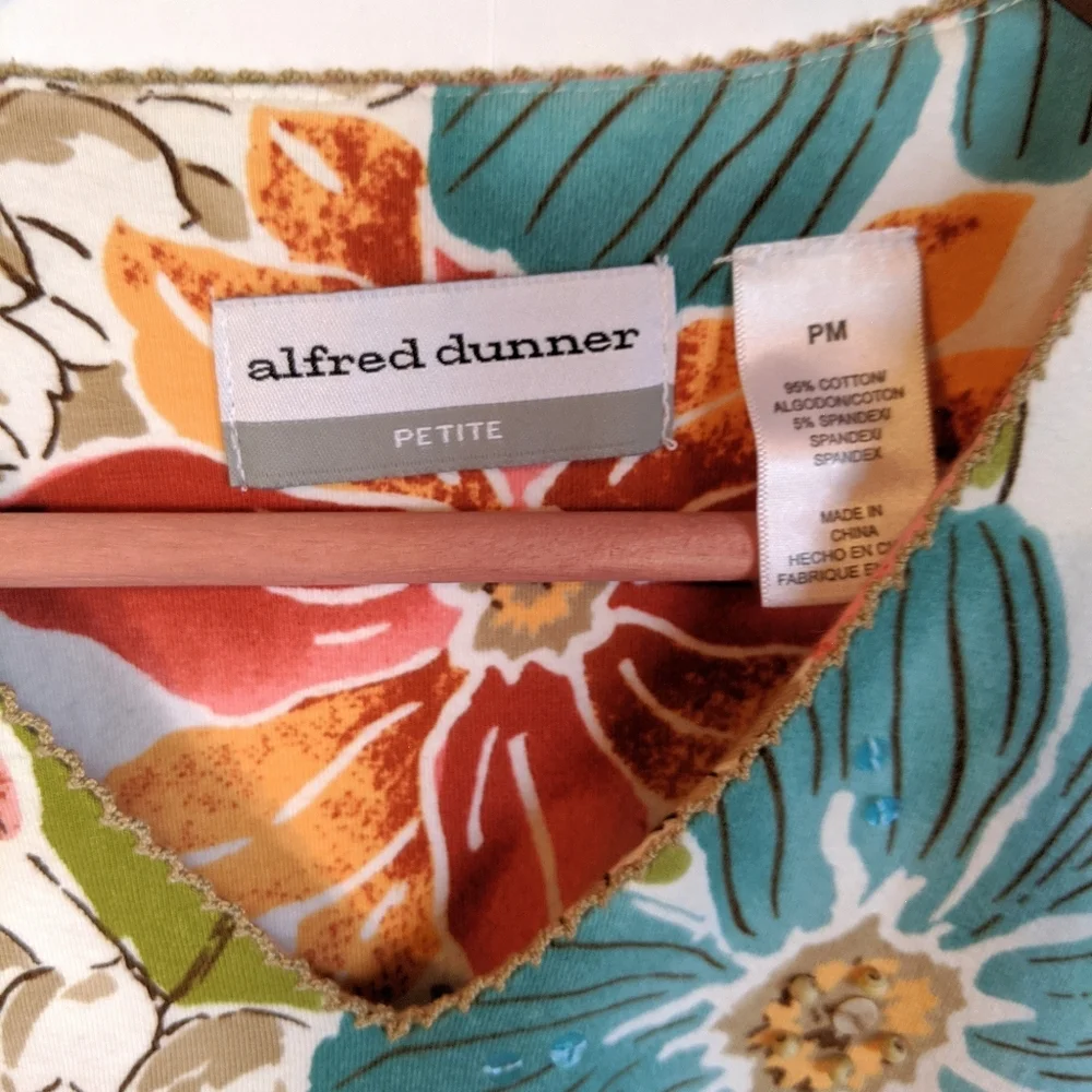 Alfred‎ Dunner floral v-neck t-shirt